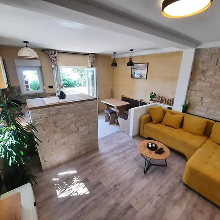 Apartments And Rooms Lucia&Veronica Dramalj
